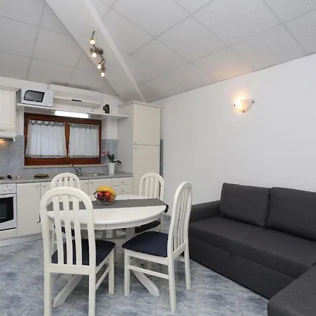 Fuer 3 Personen Ca 40 Qm In Rabac, Istrien Bucht Von Apartment