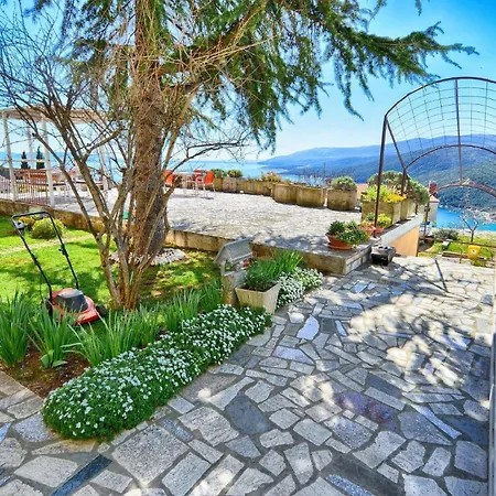 Fuer 3 Personen Ca 40 Qm In Rabac, Istrien Bucht Von Apartment